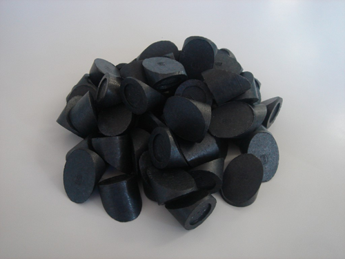 黒色は発泡スチロール製品色の中でも使用頻度が少ない色ですが、緩衝材やディスプレイ、機能部分など他用途に使用されております。